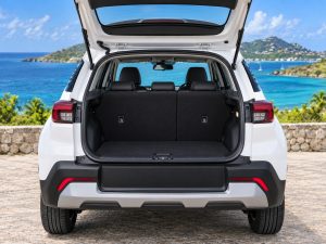 Kia Sonet 2023 Blanc céleste - coffre ouvert