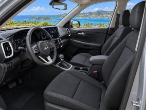 Kia Sonet 2022 Gris clair - sièges avant et habitacle