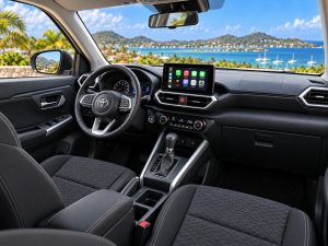 Toyota Raize 2023 Gris clair / blanc - sièges avant et habitacle