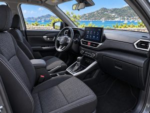 Toyota Raize 2023 Gris foncé - sièges avant et habitacle