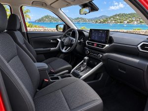 Toyota Raize 2023 Rouge - sièges avant et habitacle