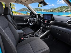 Toyota Raize 2023 Turquoise - sièges avant et habitacle