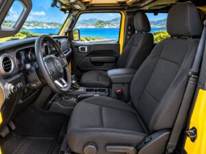 Jeep Wrangler Sport 2020 Jaune - sièges avant et habitacle